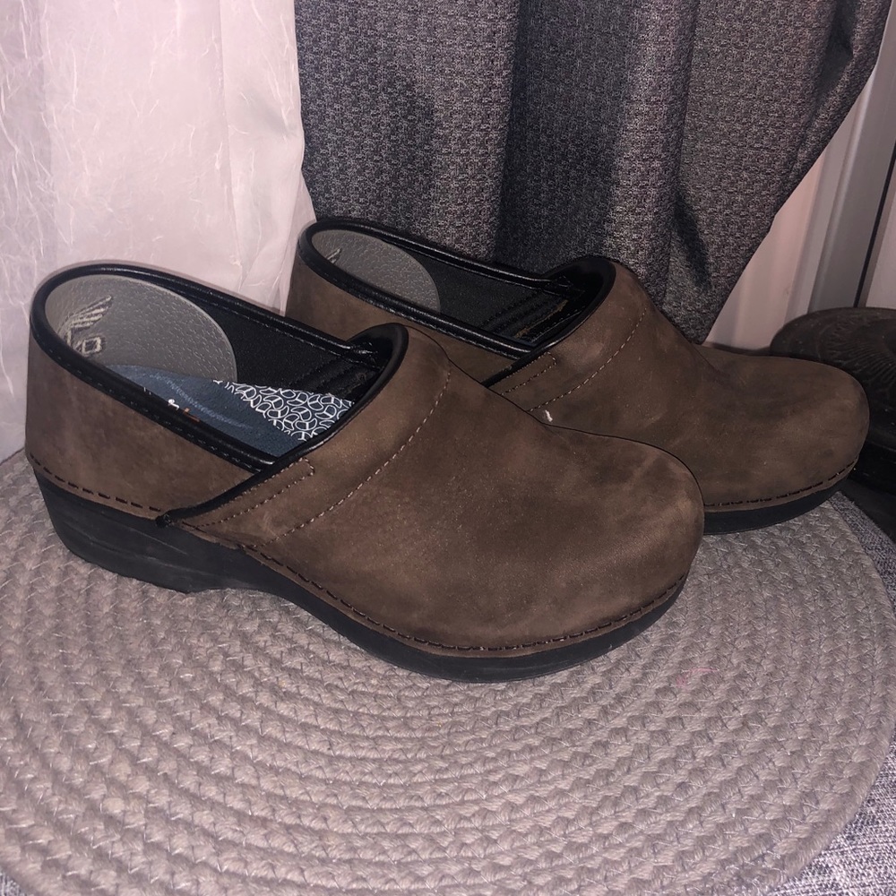 Dansko XP 2.0 Brown Clogs NWOT